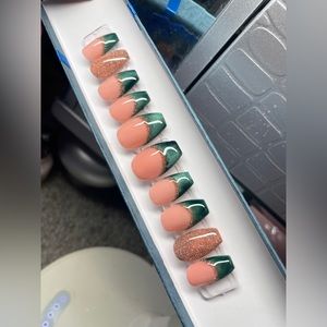 Emerald glamorous nails ✨